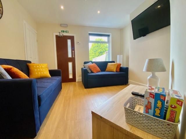 Cannock House ~ 4 Bedrooms All With Ensuite. Rugeley Exterior foto