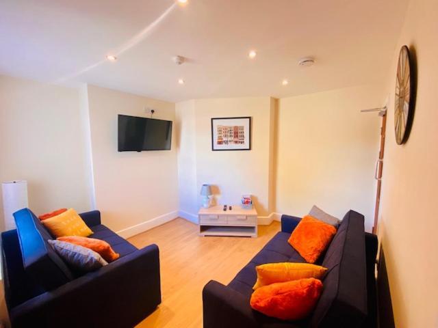 Cannock House ~ 4 Bedrooms All With Ensuite. Rugeley Exterior foto