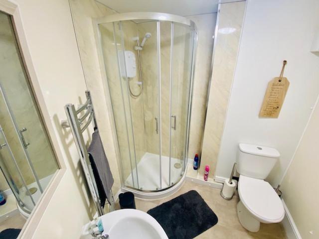 Cannock House ~ 4 Bedrooms All With Ensuite. Rugeley Exterior foto